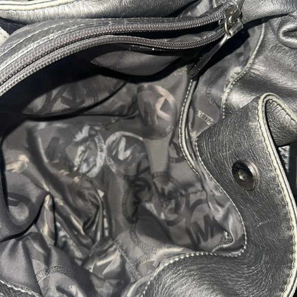 MICHAEL KORS | Beverly Large Silver Satchel - Picture 10 of 10